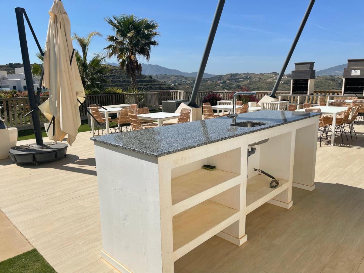 2-Bedroom-Apartment With A Terrace, Pool, Gym Málaga Exterior foto
