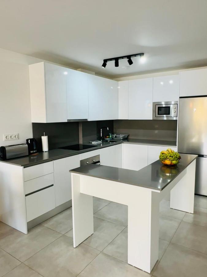 2-Bedroom-Apartment With A Terrace, Pool, Gym Málaga Exterior foto